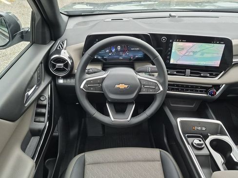 New 2026 Chevrolet Equinox LT w/ Convenience Package II AWD/4WD image 12
