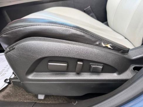 Used 2011 Chevrolet Equinox LTZ FWD image 19