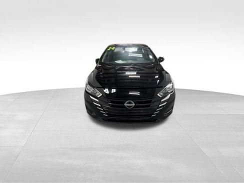 Used 2024 Nissan Versa SV FWD image 3