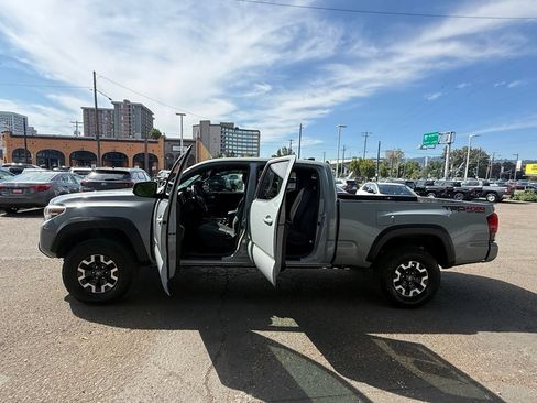 Used 2019 Toyota Tacoma TRD Off-Road w/ Technology Package AWD/4WD image 16