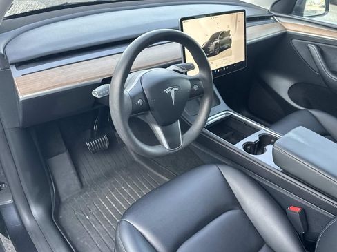 Used 2025 Tesla Model Y Long Range AWD/4WD image 2