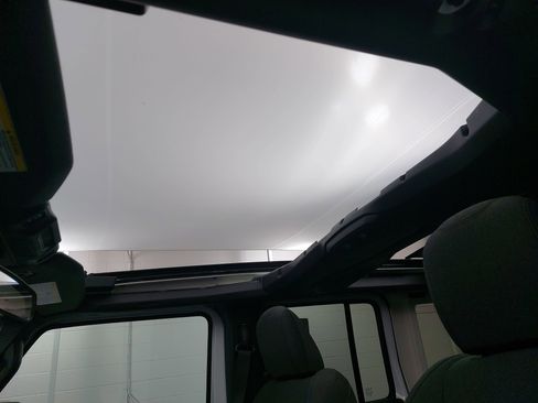 Used 2025 Jeep Wrangler Unlimited Sahara w/ Safety Group image 30