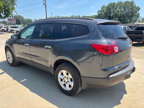 Used 2011 Chevrolet Traverse LS image 2