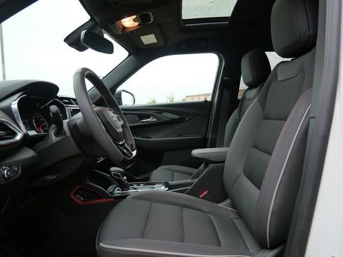 Used 2023 Chevrolet TrailBlazer RS w/ Sun and Liftgate Package AWD/4WD image 11