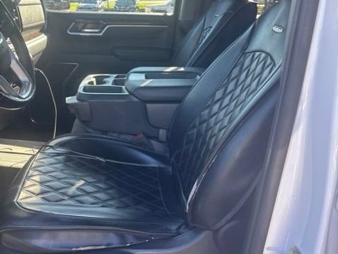Used 2022 GMC Sierra 1500 Elevation w/ LPO, Elevation Black Package AWD/4WD image 4