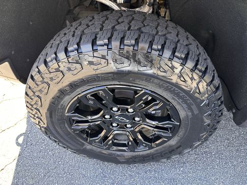 Used 2023 Chevrolet Silverado 1500 ZR2 w/ Technology Package image 29