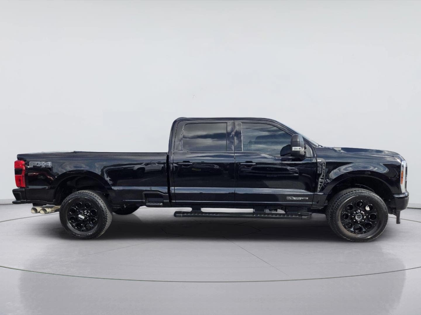Used 2025 Ford F350 XLT w/ Black Appearance Package AWD/4WD image 4