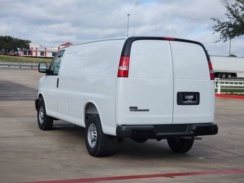 New 2025 Chevrolet Express 2500 Extended RWD image 3
