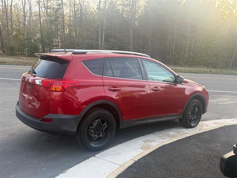Used 2015 Toyota RAV4 LE image 6