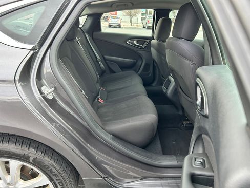Used 2015 Chrysler 200 Limited w/ Convenience Group image 25