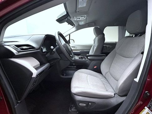 Used 2024 Toyota Sienna LE image 10