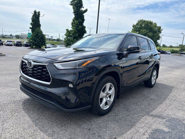 Used 2023 Toyota Highlander LE AWD/4WD image 15