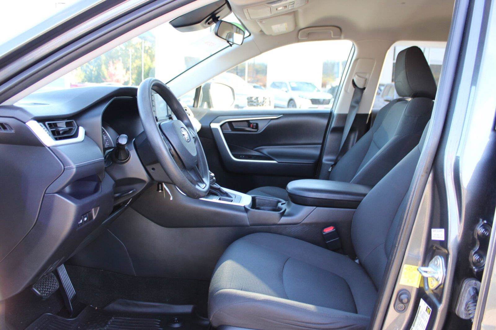 Used 2021 Toyota RAV4 LE AWD/4WD image 20