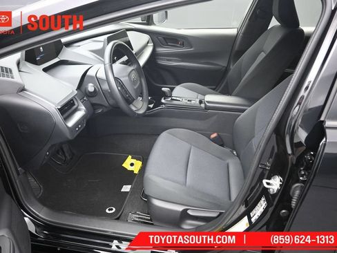 Used 2025 Toyota Prius LE AWD/4WD image 9