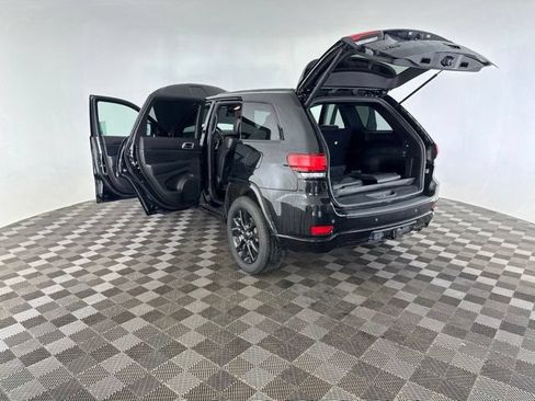 Used 2021 Jeep Grand Cherokee Laredo X AWD/4WD image 18