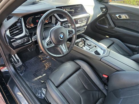 Used 2023 BMW Z4 M40i w/ Premium Package image 9