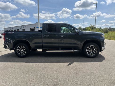 Used 2020 Chevrolet Silverado 1500 LT AWD/4WD image 4