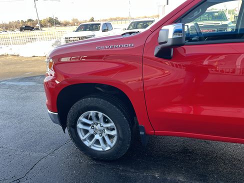 Used 2022 Chevrolet Silverado 1500 LT image 2