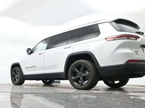 Used 2023 Jeep Grand Cherokee L Laredo image 13