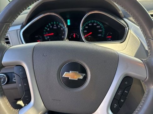 Used 2010 Chevrolet Traverse LT image 9