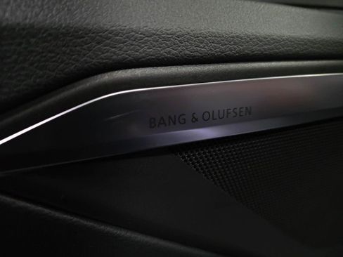 Used 2022 Audi e-tron Premium Plus image 32