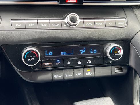 Certified 2024 Hyundai Elantra SEL image 20