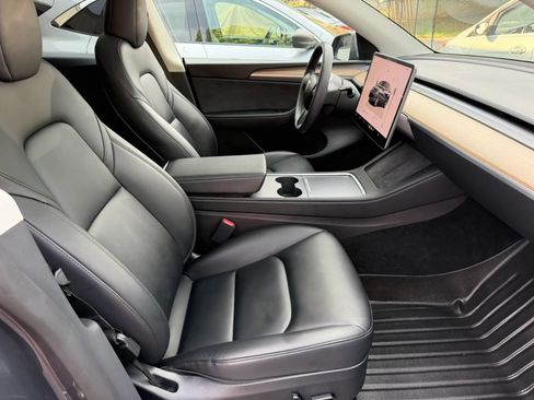 Used 2023 Tesla Model Y AWD image 21