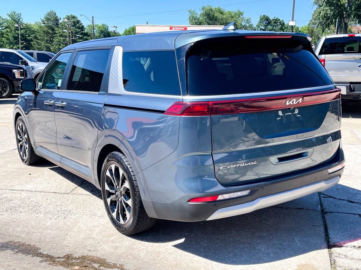 Used 2022 Kia Carnival EX FWD image 5