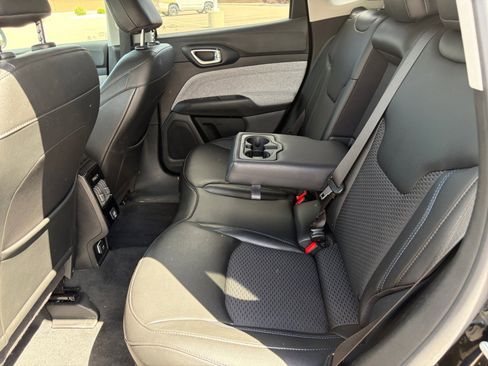 Used 2022 Jeep Compass Latitude AWD/4WD image 19