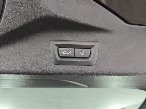 Used 2026 BMW X7 xDrive40i w/ Premium Package image 16