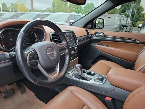 Used 2020 Jeep Grand Cherokee Overland AWD/4WD image 13