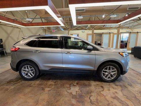 Used 2024 Ford Edge SEL w/ Cold Weather Package image 2