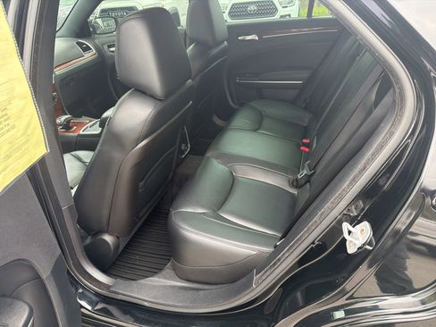 Used 2013 Chrysler 300 AWD w/ Driver Convenience Group image 5