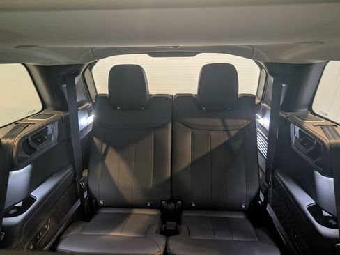 Used 2025 Land Rover Range Rover Long Wheelbase SE image 32