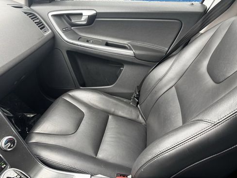 Used 2016 Volvo XC60 T6 w/ Proximity Package image 24