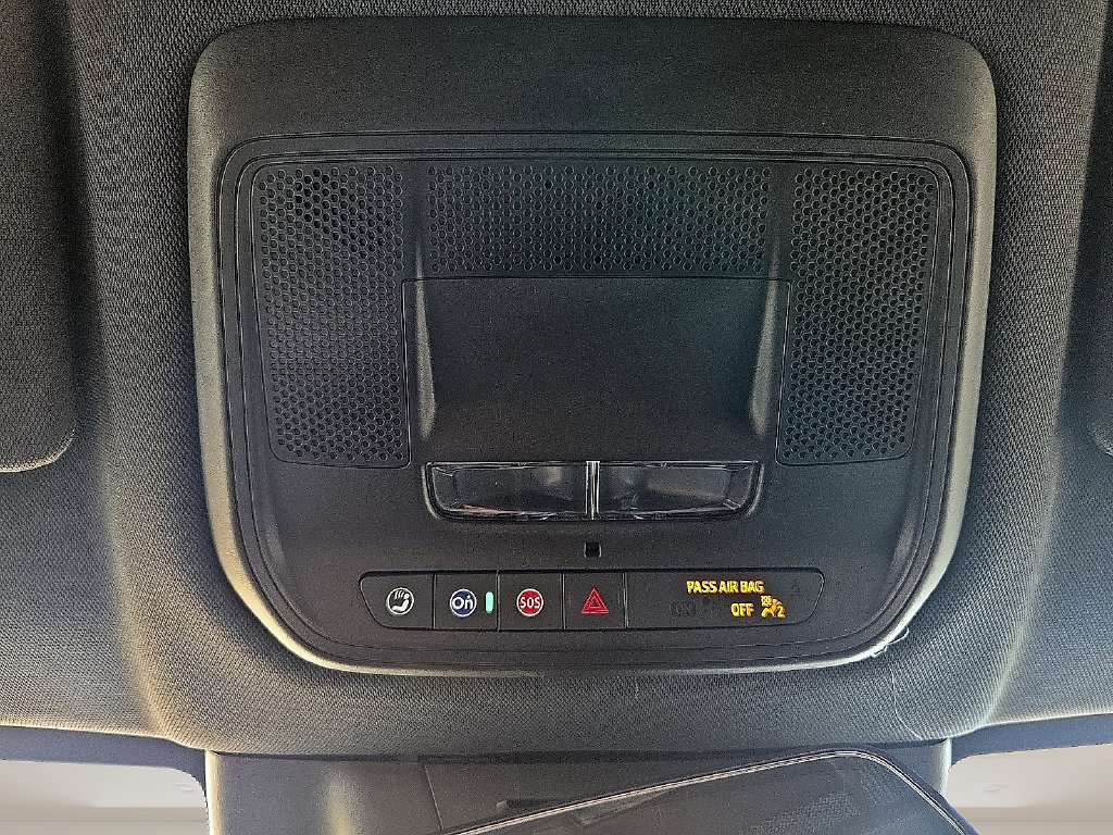 Used 2024 Chevrolet Equinox EV RS FWD image 21