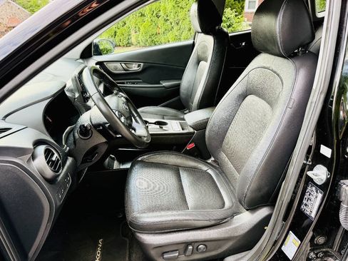 Used 2021 Hyundai Kona Limited w/ Cargo Package FWD image 10