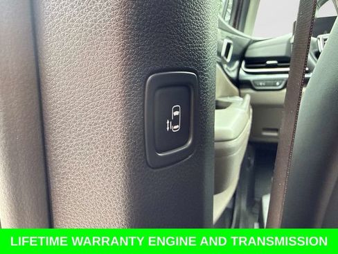 Used 2025 Kia Carnival FWD image 14