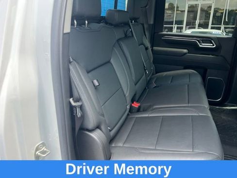 Used 2025 Chevrolet Silverado 2500 LTZ w/ LTZ Premium Package AWD/4WD image 19
