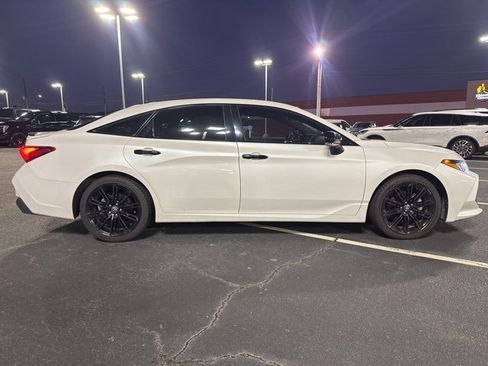 Used 2022 Toyota Avalon XSE image 2