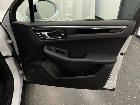 Used 2022 Porsche Macan Base image 7