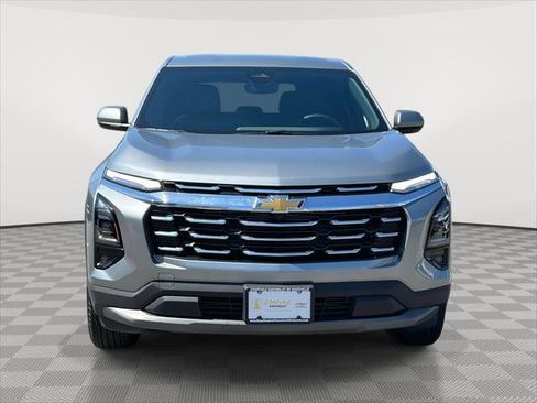 Used 2025 Chevrolet Equinox LT w/ Safety and Technology Package image 2