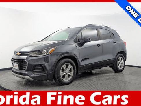 Used 2021 Chevrolet Trax LT w/ Premium Seat Package FWD image 1