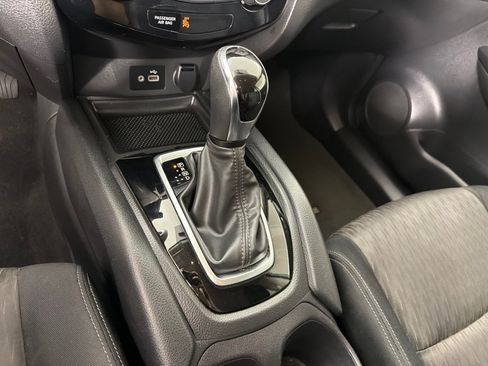 Used 2018 Nissan Rogue SV FWD image 18
