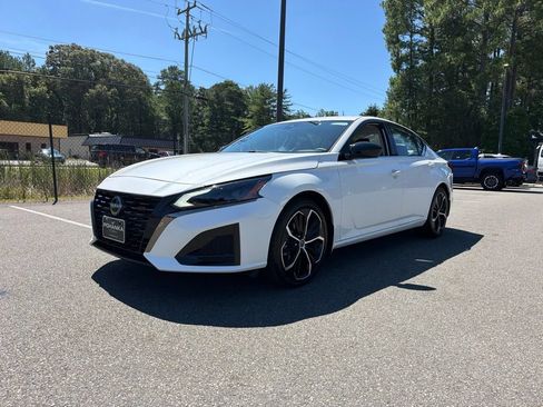 Certified 2025 Nissan Altima 2.5 SR FWD image 2