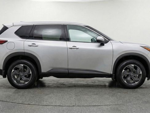 Used 2025 Nissan Rogue SV AWD/4WD image 11