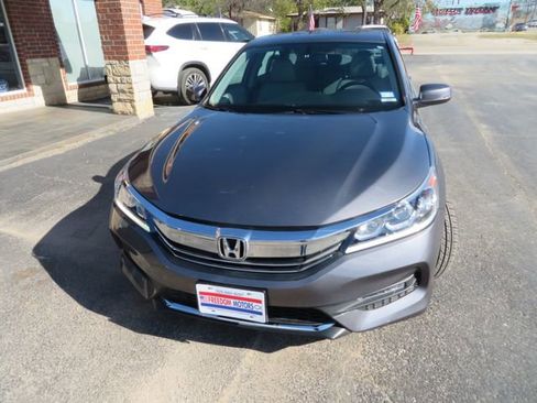 Used 2017 Honda Accord EX-L image 2