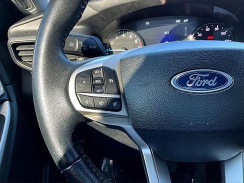 Used 2023 Ford Explorer XLT image 15
