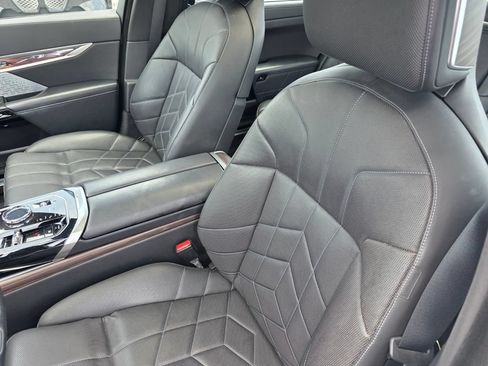 Used 2024 BMW 760i xDrive w/ Executive Package AWD/4WD image 11
