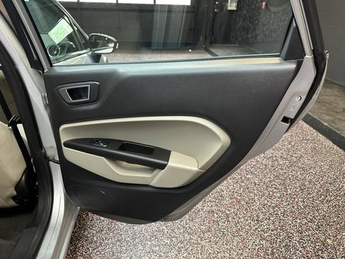 Used 2014 Ford Fiesta SE FWD image 24